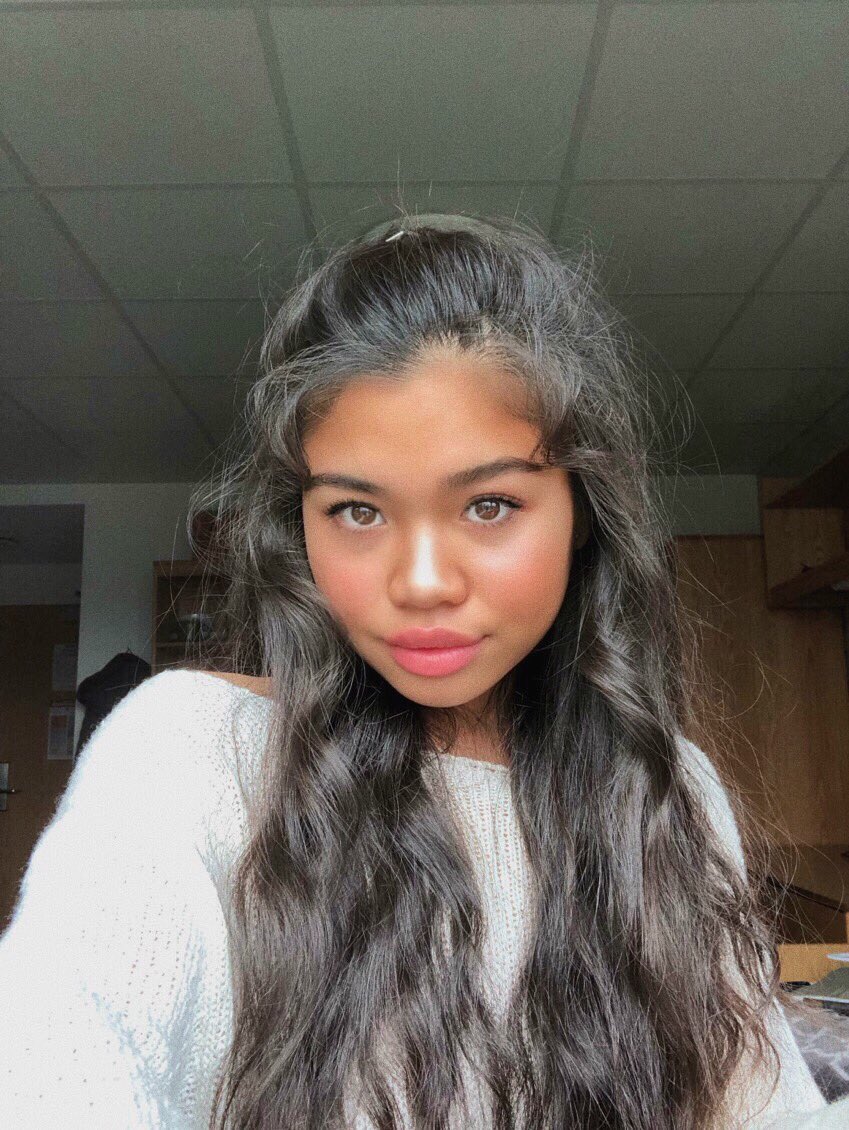 AlisaVib's tweet photo. I miss my room at college &amp; the lighting 🥺 here are throwback selfies because I wish I was back at school ☹️ https://t.co/FajNIVintq