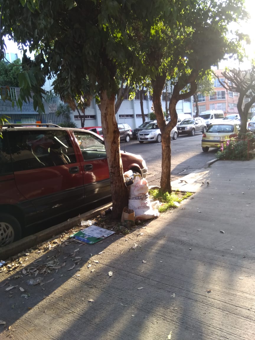 PASenVERDE's tweet photo. Estimados @BJAlcaldia y alcalde @STaboadaMx me ayudan con esta petición ciudadana, retiro de escombros en calle Morena esquina cuauhtémoc frente a la secundaria #45 en @En_Narvarte @Narvarte_ de #LaPiedadAhuehuetlan @Metaemergencia gracias de antemano https://t.co/zgWDGCrW1m