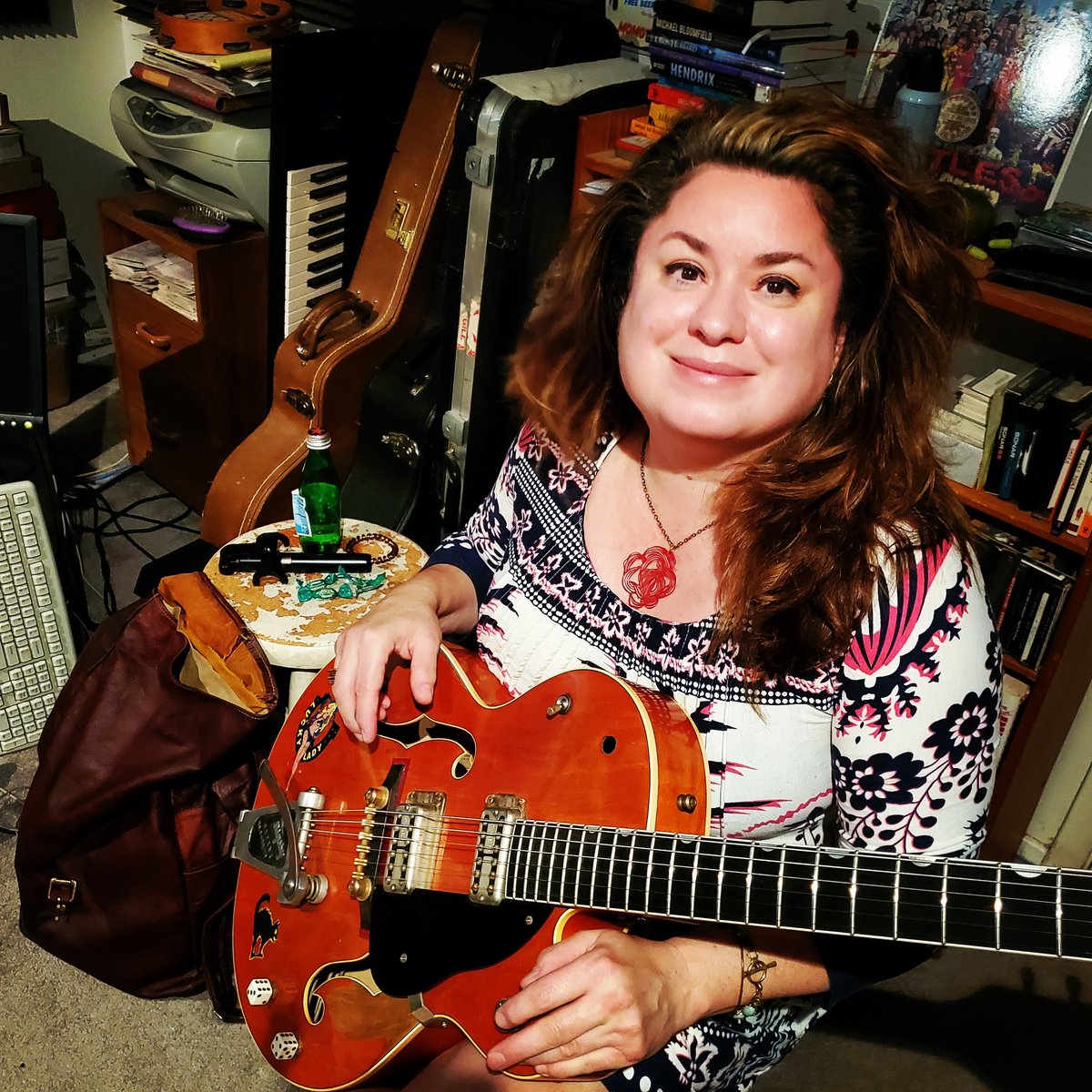 Recording my guitar track for Promises today got my mind focused on creating new songs. focusing so that I can utilize the time well and musically!
#amyzamarripa #singersongwriter #austinartist #texas #music #curlyheadstudio #original #songs #guitar #gretsch #montemann #producer