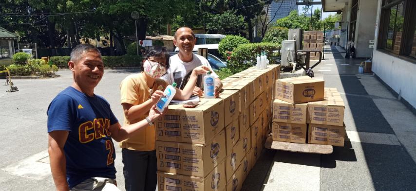 SonnyAngaraNews's tweet photo. #BayanihanNa PCMC na nag-aalaga sa mga batang may sakit, malapit sa❤️ ni Senator Sonny Angara. Nag-turnover ang #TeamAngara ng 1,673 bottles ng alcohol sa Philippine Children's Medical Center.
PCMC needs donations, makipag-ugnayan sa tel# (02)8588.9900 #AlagangAngara https://t.co/2yb9kkPsK7