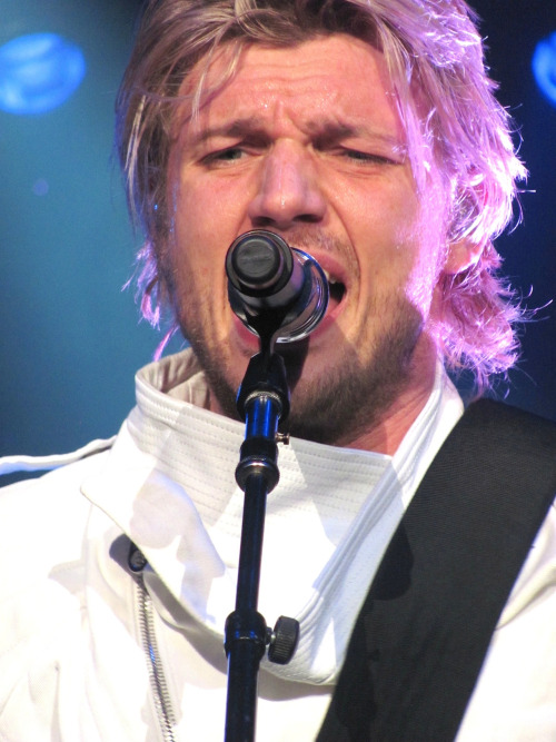 NoemiGobbi's tweet image. Como prometido uma foto por dia! 
@nickcarter no palco durante a tour solo #ImTakingOff