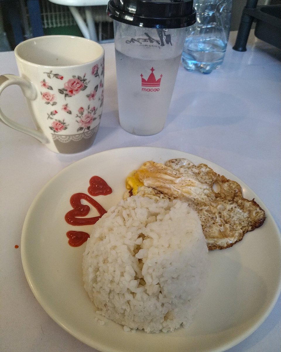 KYATinism's tweet photo. Shout out po sa landlord namin, nilibre nia na yung kanin namin dito sa dorm hanggang matapos yung community quarantine. maraming salamat po. Malaking tulong na po ito 😊 #COVID19PH https://t.co/SzrWPinBiO