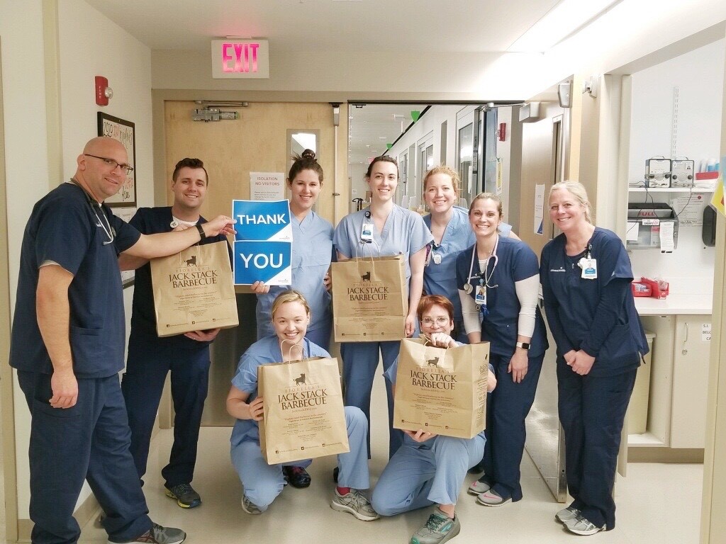 AdventHealthKC's tweet image. Our #ICU and #EmergencyDepartment have been working tirelessly the last couple weeks and have many long days ahead of them. Thank you @jackstackbbq and @bkissel7 for treating these heroes to lunch and dinner today, and for everyone who donated to #FeedItForward!
