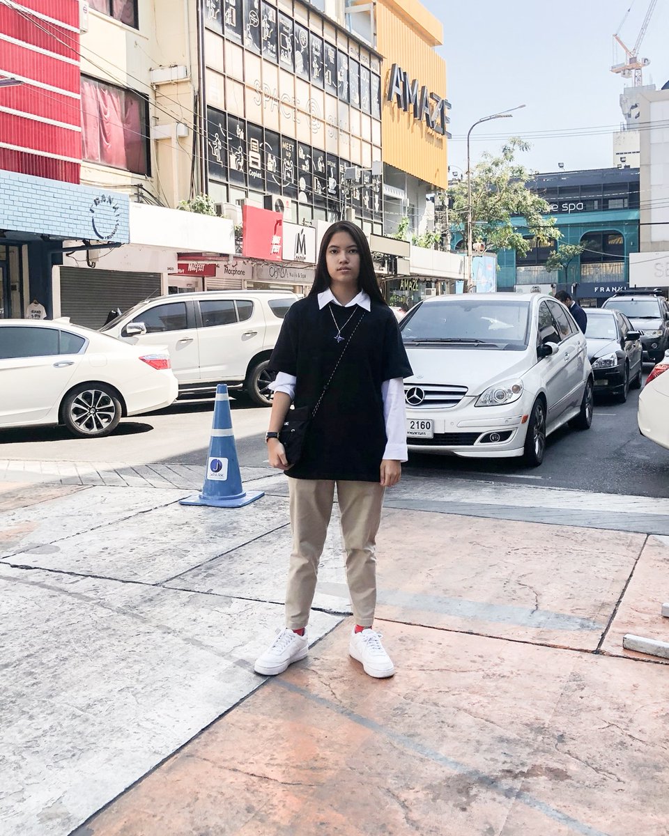 DotSnap_'s tweet photo. IG: ppunsr_

Top : Uniqlo
Shoes : Nike [4,200.-]
Bag : Louis Vuitton [20,000.-]
Socks : H&amp;M 
Watch : danielwellington 

#DotSnap #AorB #Guruรุ่นพี่ #fashion #siam #bangkok #thailand #streetfashion #streetstyle #snapshot #outfits #outfitinspiration #lookoftheday #streetculture https://t.co/M3XzGEOZL7