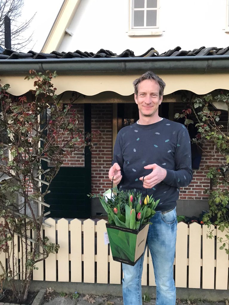 Vandaag verrast door @GlastuinbouwNL met een mooie bos #bloemen om de sector een hart onder de riem te steken. #FlowerBoostCHALLENGE #steunenmetbloemen #glastuinbouw.