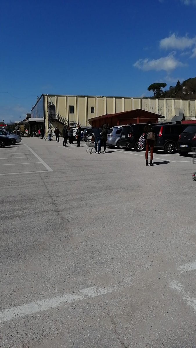 CassinoGroup's tweet photo. Here in Italy difficult and sad situation terribile atmosfere and fear in peoples eyes when going out shopping 🇮🇹🇮🇹💞#stayhome #staysafe #beatcoronavirus https://t.co/KlQfm1CrWT