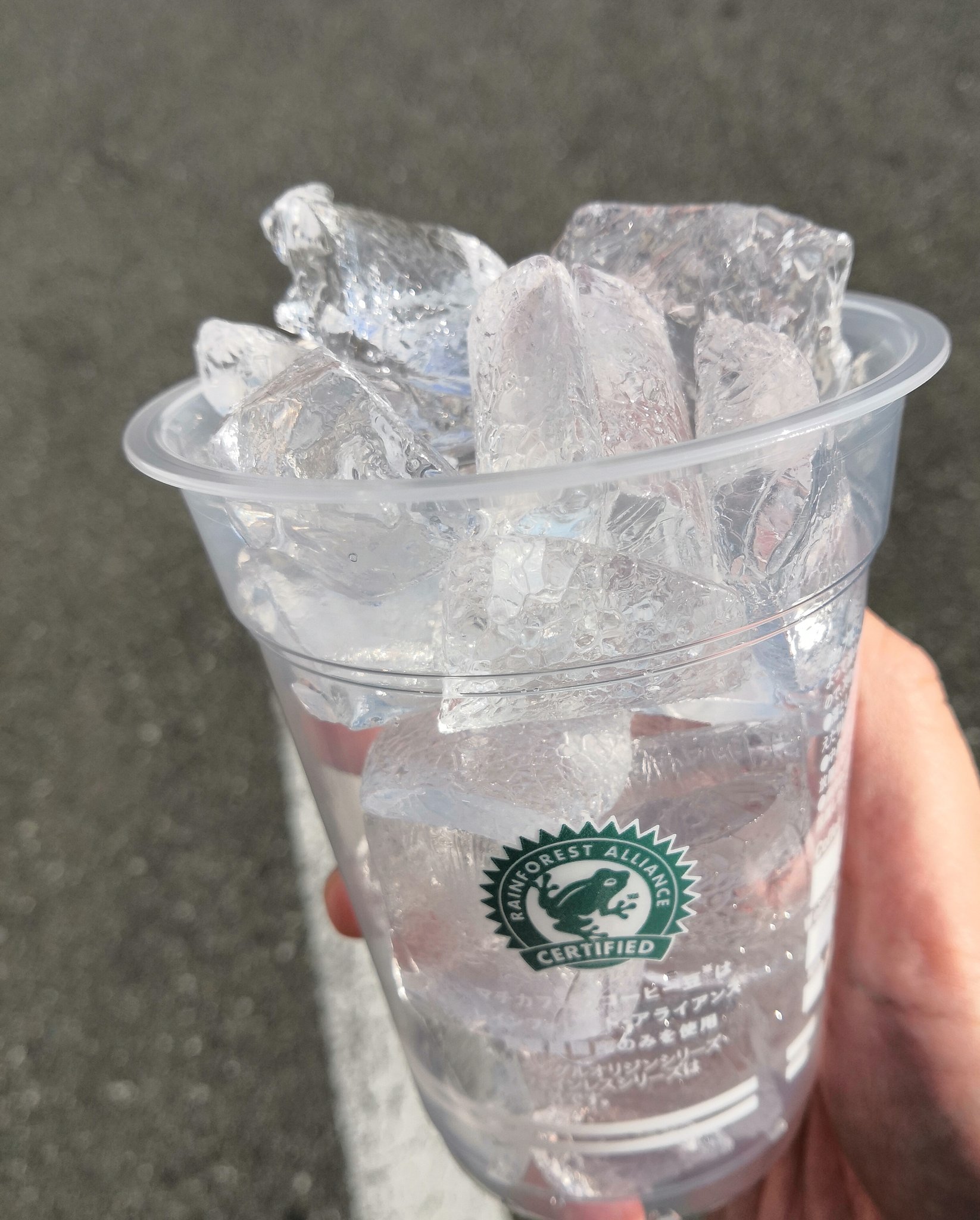 決済オタ参号機 على تويتر アイスコーヒーのコーヒー抜き 氷増し増しでって言ったら ホントに注文できました ローソンのマチカフェいいかも