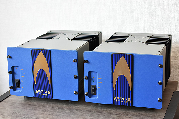 urarakaaudio's tweet photo. ジェームス・ボンジョルノ設計、Ampzilla 2000 ショップにアップしました。流石のパワー感と濃密さと色鮮やかさ。無骨なデザインも見慣れると一回りしてすごくカッコよく思えてくるから不思議。w 
https://t.co/0gO1WEeSdr

#ウララカオーディオ #urarakaaudio #Ampzilla https://t.co/SvBVvKmlgu