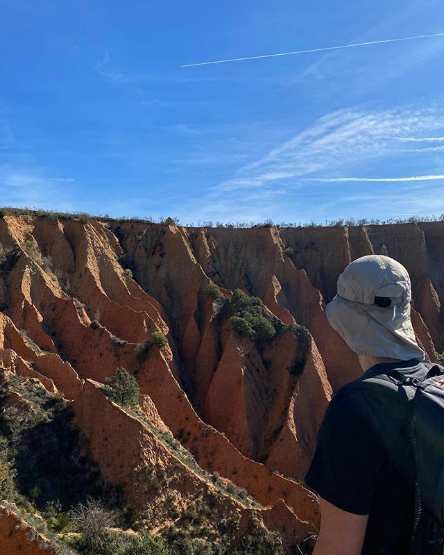 Ni es el Valle de la Muerte, ni Antelope Canyon, ni las Bardenas Reales. ¡Este paisaje tan espectacular está mucho más cerca de Madrid de lo que crees! 😎

Repasando el carrete del móvil he encontrado las fotos de esta excursión, que fue la última que… ift.tt/2QGb5aJ