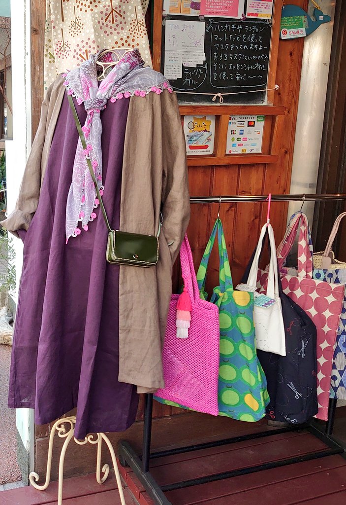 Chere シェール Art And Craft Gift 新入荷情報 ワンピース 羽織 当店 オリジナル 洋服 Kaoru ハンドメイド 作品 です どれも税別円台で リネン の 手作り お洋 服 が購入可能 流行りのvネック ワンピースもございます ポケット