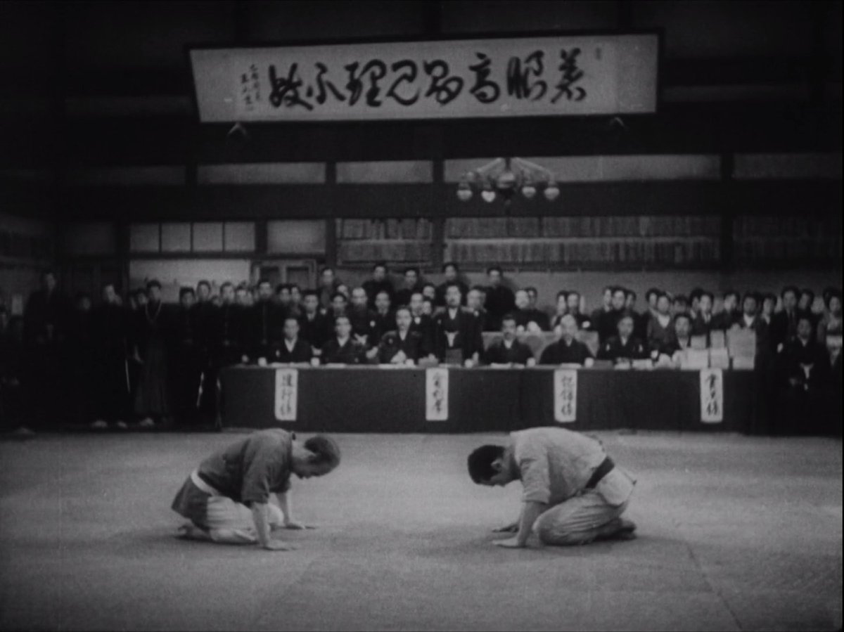 125) A Saga do Judô (Sugata Sanshirô, 1943)Dir: Akira KurosawaFot: Akira MimuraDepois de anos trabalhando como assistente de direção e pontualmente como roteirista, Kurosawa estreou como cineasta com esta adaptação de um livro sobre um lutador de judô do fim do século 19.