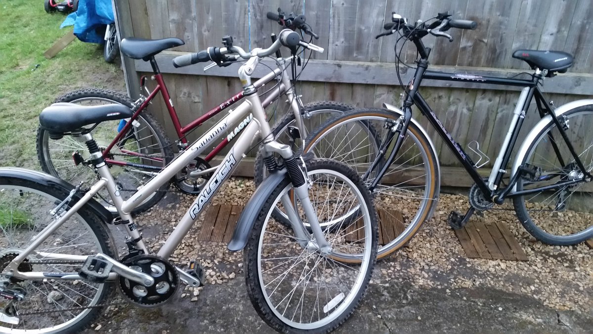 PuffaJones's tweet photo. If you are one of those people that has to go to work,as you provide essential services, please contact me if a bike would help you as transport.
I have FREE bikes waiting for NHS staff,Teachers,Care workers and any other essential services.
#cycling #community #freebikes #giving https://t.co/sc46AhSP2e