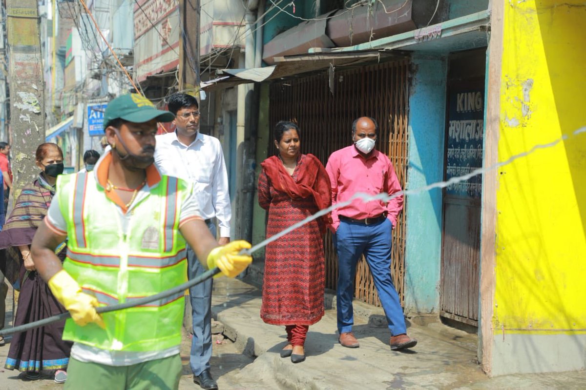 cityofpatna's tweet photo. Meanwhile, the lockdown in the city to cope with the pandemic situation(Covid19), Our City Mayor, Commissioner and Additional Commissioner was inspecting the sanitation around Malahipakri Chowk, Rajendra Nagar, Mussallahpur Hart.
#Corona
#LetUsFightTogether
#CityOfPatna https://t.co/cAmOB139SG