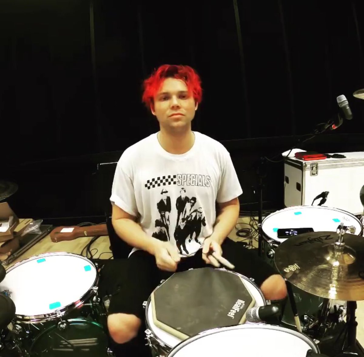 Ioveonadore's tweet photo. #GetWellSoonAsh we love you, please be safe 💕 https://t.co/ExBnUlxsaZ