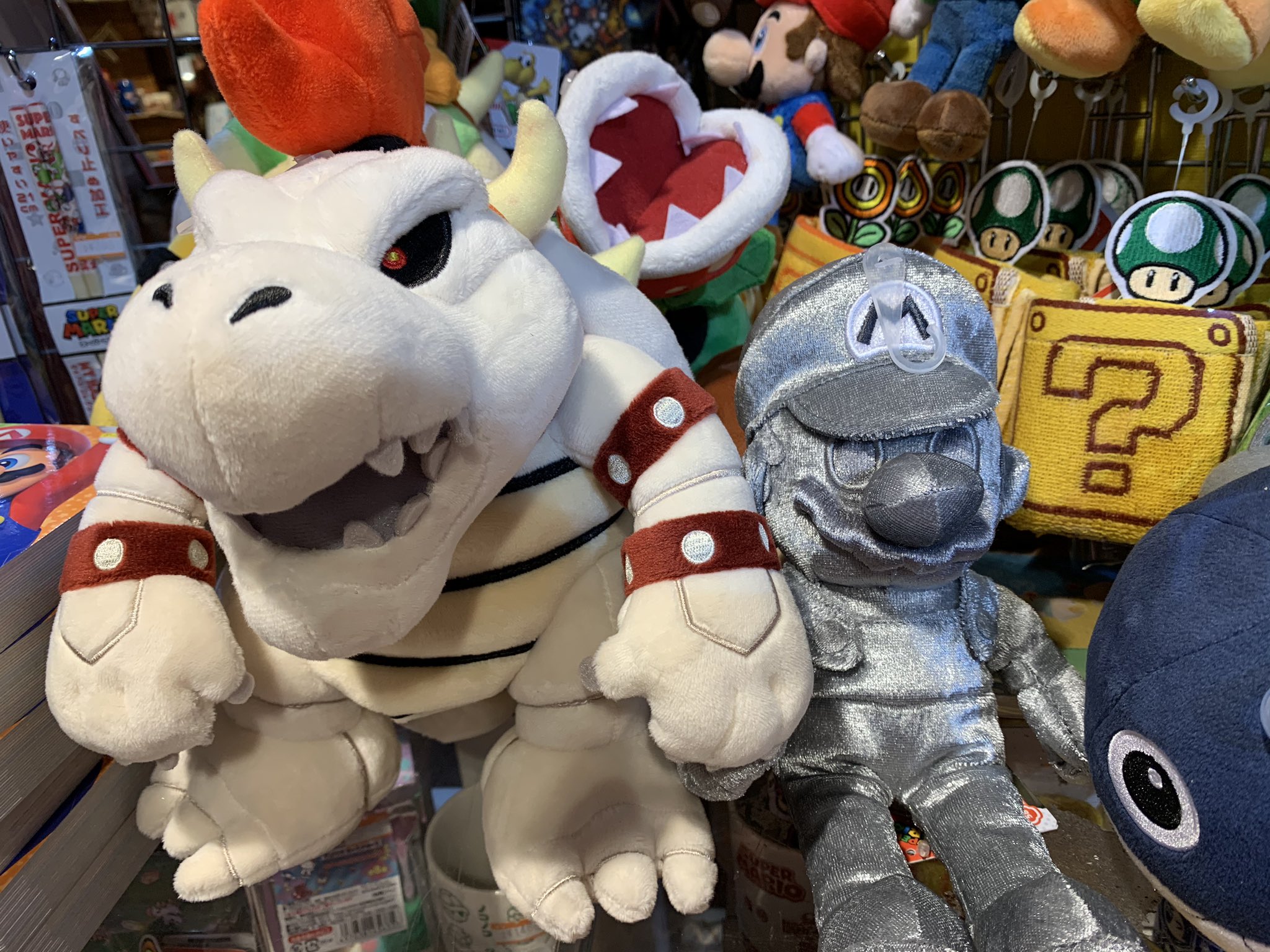 ｳﾞｨﾚｯｼﾞｳﾞｧﾝｶﾞｰﾄﾞ 三宮店 Twitterissa メタルマリオとほねクッパさま入荷 これはアツい T Co okbc2l5c Twitter