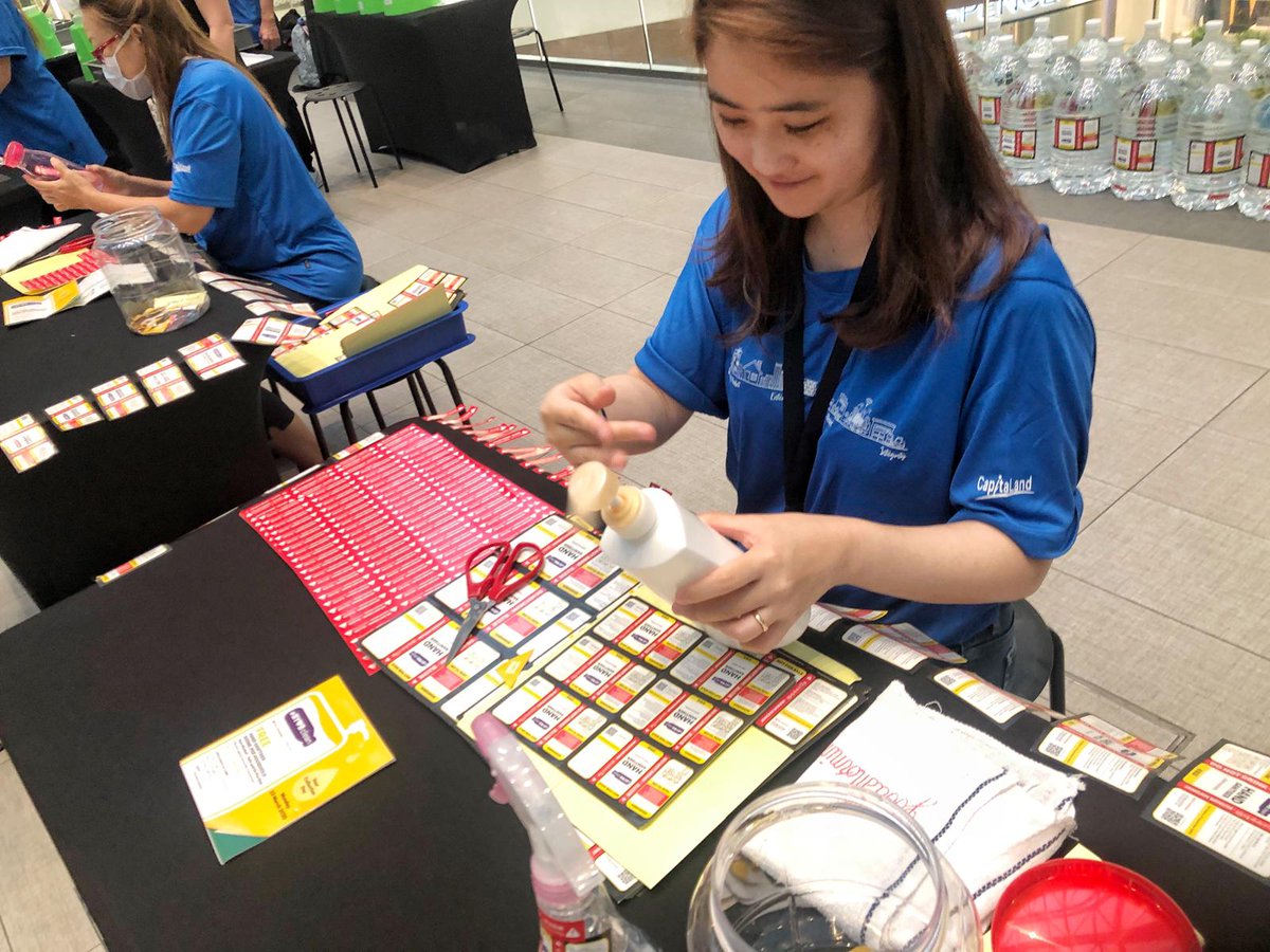 CapitaLand's tweet photo. Day 1⃣ of #BYOBclean - a success! We filled >7k bottles of hand sanitiser across 16 malls. GCEO Lee Chee Koon and team joined volunteers to distribute hand sanitiser yesterday, because we are all #InThisTogether! https://t.co/JFlyPCYIUc #StayPrepared #covid19 #SGUnited @Temasek https://t.co/QPN7CkGd9g