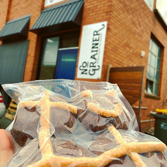 A morning walk and local produce what a way to start a Tuesday! Picked up my @nograineraustralia paleo hot cross buns and a loaf of grain free bread - absolutely delish! They also deliver these to your door if you choose🚪 
I can’t reinforce enough ho… ift.tt/2UJZOYj