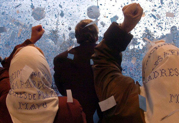 CasaGatica's tweet photo. #24MarchoEnCasa #24M #PanuelosConMemoria #MemoriaVerdadYJusticia #NuncaMas #Son30000 #Son30Mil https://t.co/HCYxRKqALS