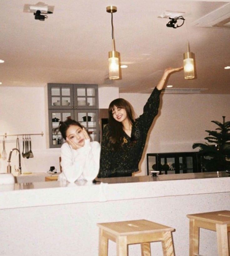 Ronix_AI's tweet photo. [RETURN] 

A JENLISA AU where Jennie and Lisa wanted to file a divorce, but Chronos decided to bring them back to the past before they even meet.

"Tang-ina mo ka, anong ginagawa mo?!"

"Pinapaamin kang mahal mo pa rin ako, ayie." https://t.co/5ICobe431l