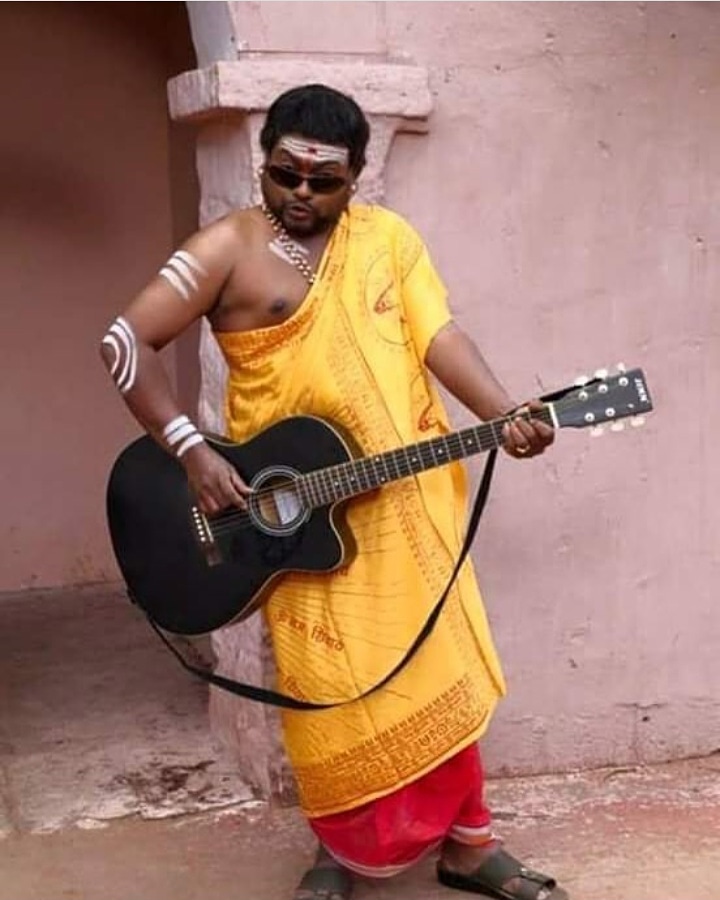 KadakKolara's tweet photo. ಹಾಸ್ಯ ನಟ,ಸಂಗೀತ ನಿರ್ದೇಶಕ,ನಿರ್ದೇಶಕ #ಸಾಧೂ_ಕೋಕಿಲ ಅವರಿಗೆ ಜನ್ಮ ದಿನದ ಶುಭಾಶಯಗಳು 👏
#HappyBirthdaySadhukokila #Sadhukokila #Fastestkeyboardplayer #Keyboard #musician #Director #comedyactor #musicdirector #kannada #karnataka #kannadiga #KA07 #KA08 #KadakKolara https://t.co/ByHrPM48T1