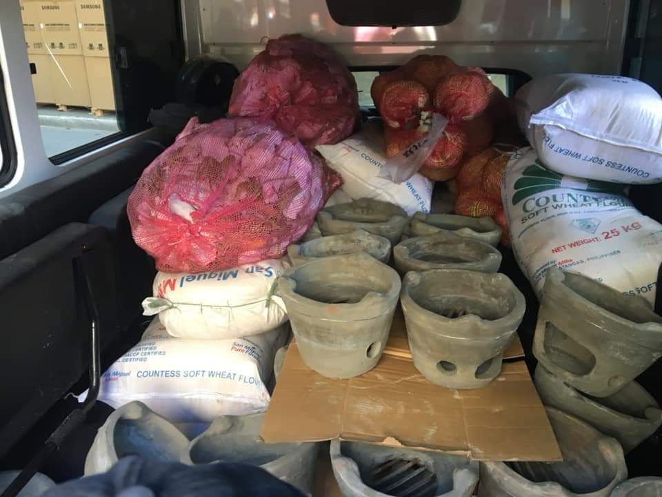 jerry_trenas's tweet photo. Here is where your donations go. We are distributing food supplies for our community kitchen. Our CSWDO personnel are distributing these to our barangays. https://t.co/W9BHLj7CoO