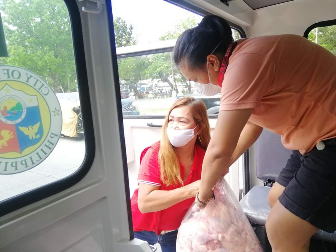 Here is where your donations go. We are distributing food supplies for our community kitchen. Our CSWDO personnel are distributing these to our barangays.