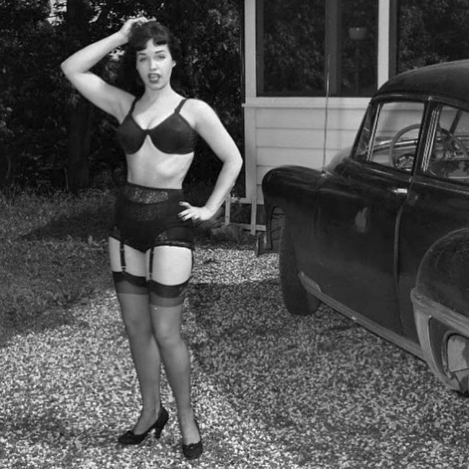 Watch Bettie Page's leaked NSFW photo on TwXstars