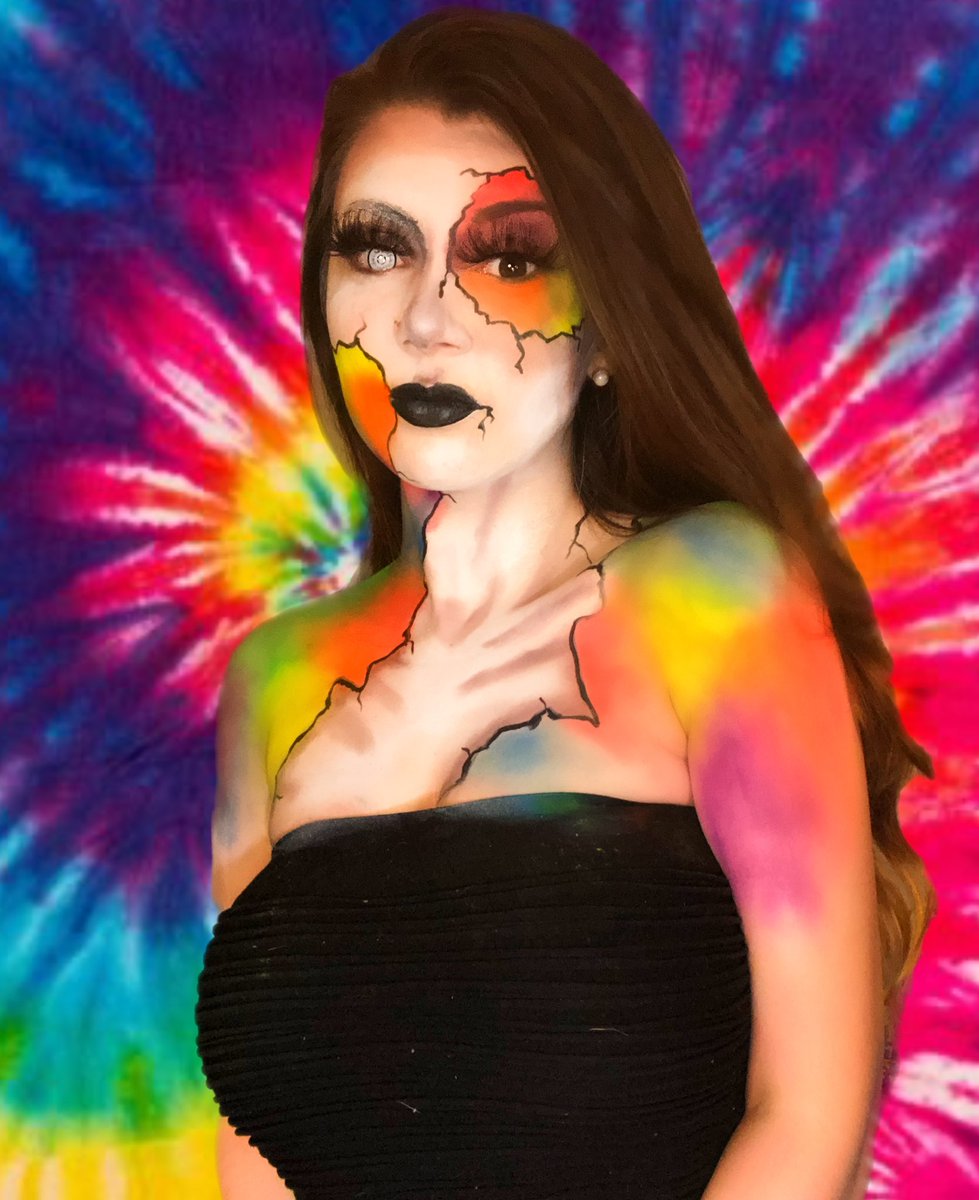 makeupmomma7419's tweet photo. “Nothing is more sad then the death of an illusion” unknown 
@mermaidscalecosmetics neon pigments 
@bobuggles black pro face paint 
@mehronmakeup clown white 
@RainbowStation contact code to save $$ MAKEUPMOMMA 
@Docolorofficial brushes 
@beautylish no color setting power https://t.co/SP2Lapapx3