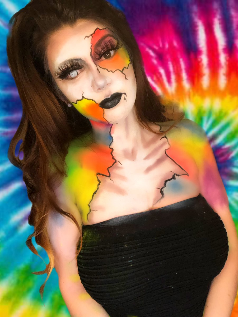makeupmomma7419's tweet photo. “Nothing is more sad then the death of an illusion” unknown 
@mermaidscalecosmetics neon pigments 
@bobuggles black pro face paint 
@mehronmakeup clown white 
@RainbowStation contact code to save $$ MAKEUPMOMMA 
@Docolorofficial brushes 
@beautylish no color setting power https://t.co/SP2Lapapx3