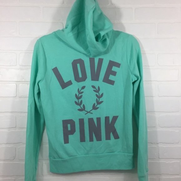 Wenlmm's tweet photo. So good I had to share! Check out all the items I'm loving on @Poshmarkapp from @jrbailey29 #poshmark #fashion #style #shopmycloset #oldnavy #5starjewerly #pinkvictoriassecret: https://t.co/N4qKvf2gg4 https://t.co/5IoGwGYvW9