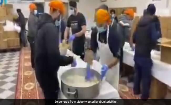 ndtv's tweet photo. Sikh pack free meals for over 30,000 in self-isolation in New York https://t.co/o3AiJbokyD
#CoronavirusPandemic #CoronavirusOutbreak https://t.co/2EBgTHfoqL