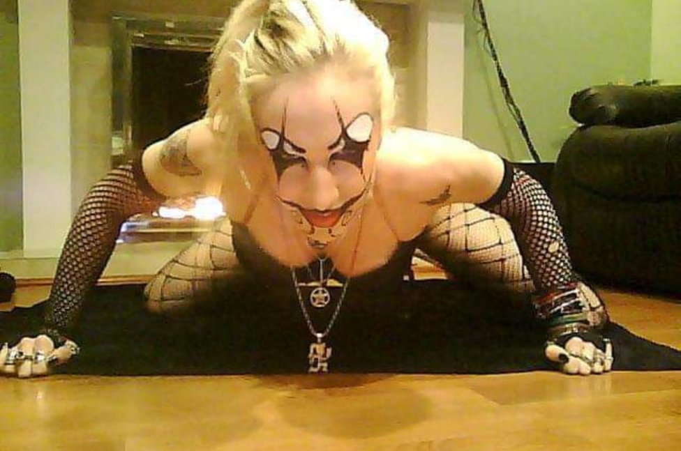 AnthrAxXx420's tweet photo. Whooping in to say hey, daily vote reminder..much love xo Anthraxx💀 https://t.co/U4nupIJhU1 https://t.co/T6x8Mx4pko