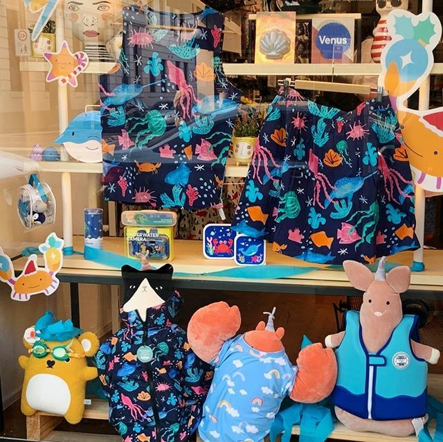 monsterthreadsA's tweet photo. ✨An update on our store opening hours ✨⁠
⁠
With the latest actions taken by all NSW, VIC and QLD governments recently, we have decided to close some stores until further notice. These stores are: ⁠
NSW: Chatswood, Macquarie, World Square ⁠
VIC: C… https://t.co/LmkjryjaE1 https://t.co/xxOrhERBKN