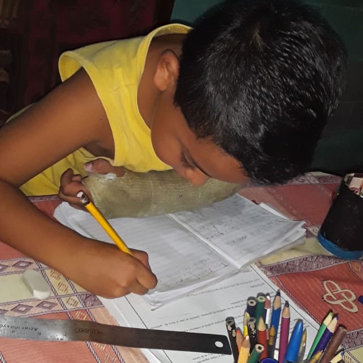 VISFoundationSV's tweet photo. Nos comparten nuestros alumnos como trabajan desde sus casas con las guías de estudios.    
#QuédateEnCasa. 
#LaFuerzaDeLaCaridad
-
@visfoundation #educacion #foundation #education #voluntariado #volunteer #future #impact #teaching #estudio #escuela #colegio #elsalvador https://t.co/LPSDCo1biQ