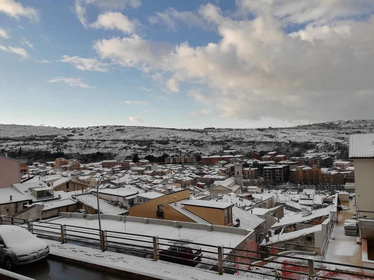 ParcoGargano's tweet photo. ❄ Bianco risveglio per il#Gargano!

🌨Nelle foto Monte Sant'Angelo, Rignano Garganico e San Marco in Lamis🌨.

📸Restate a casa ma scattate foto, e se volete, inviatecele con un messaggio privato sulla pagina !

Buona giornata❄!

#IORESTOACASA🏠

#neve https://t.co/WoqukIXzcN