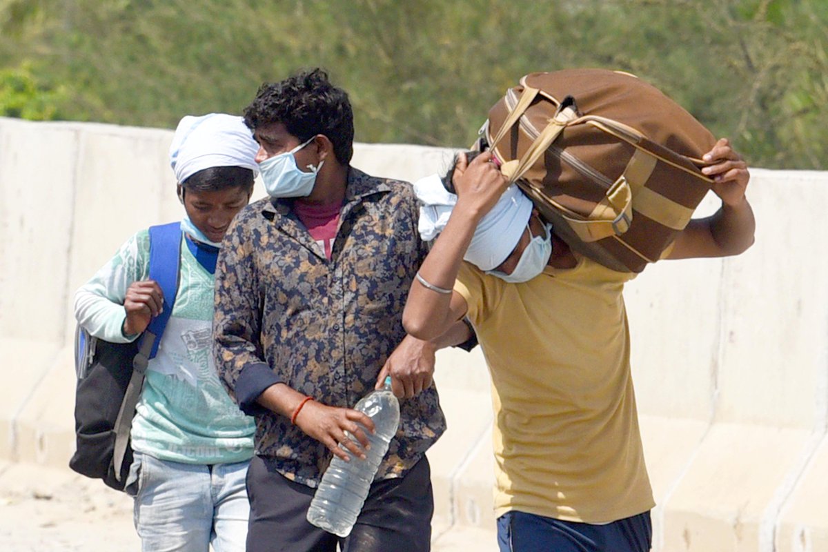 No interstate buses,no trains...Migrant labourers asked to leave for home...and they march on for Amroha, Aligarh,Badayun,Buland Shahar and many places from Delhi N.C.R #corona #StayAtHomeSaveLives #LockdownNow #COVID19outbreak
