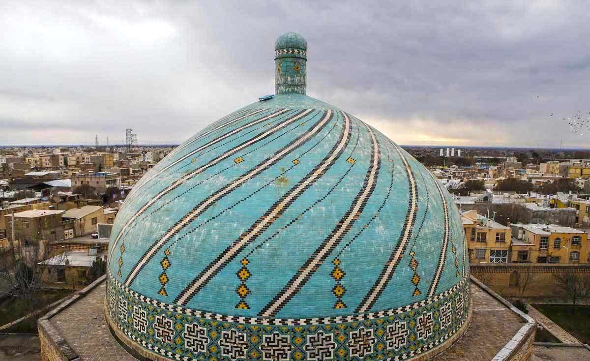 Going to Jameh Mosque of Qazvin in tonight's addition to my Iranian cultural heritage site thread. It is one of the oldest mosques in Iran and has lovely minarets on one side of a large internal square and a beautifully decorated dome and entrance on the other side.