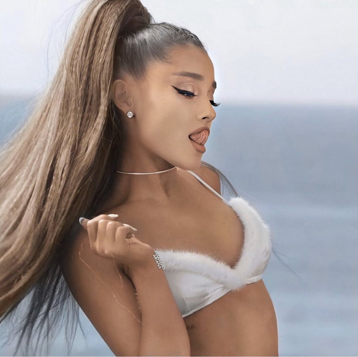 MoonlightbaeLuv's tweet photo. ♡pick a cupcake to find an ariana♡ https://t.co/apG6wLOIBQ