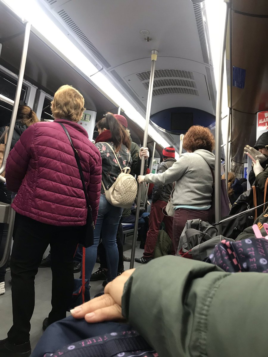 supersony100's tweet photo. Como todos los días en L-10 @metro_madrid .
Ni control de acceso, ni aforo para respetar la distancia...👏👏👏
Luego decid en los medios que las estaciones están vacías.
LAMENTABLE!!!!
@interiorgob @mitmagob @PabloIglesias @sanchezcastejon @policiademadrid @telecincoes @spiriman https://t.co/tT4AQ5rlU6