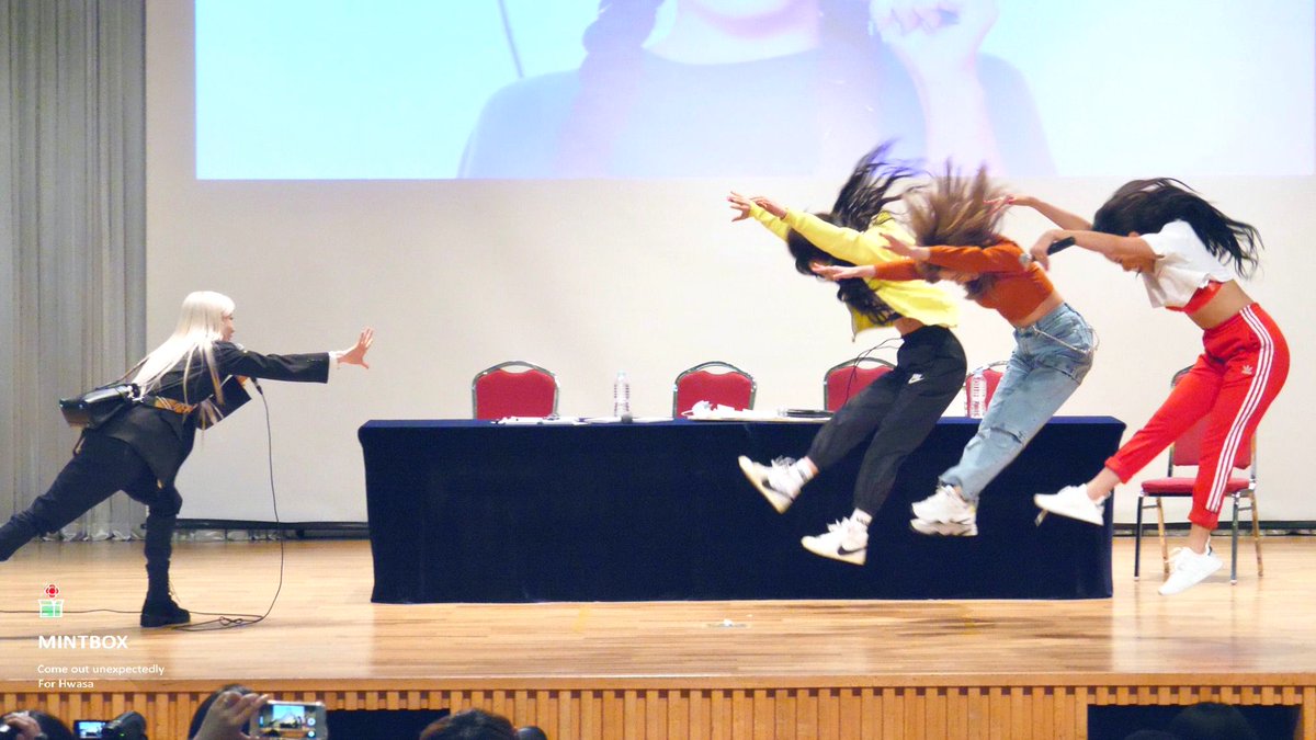 ddongbyullie's tweet photo. Happy 1 year anniversary to this iconic Mamamoo fansign https://t.co/82lni4U07m