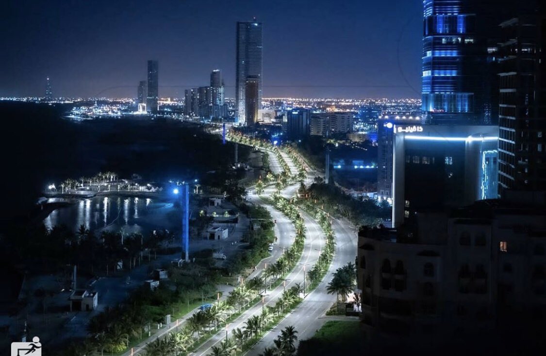 #الرياض_الان
.
.
شوارع خالية 21يوم 
خيرً من بيوت خالية 
بعد21 يوم !👌🏻
🎼🖤