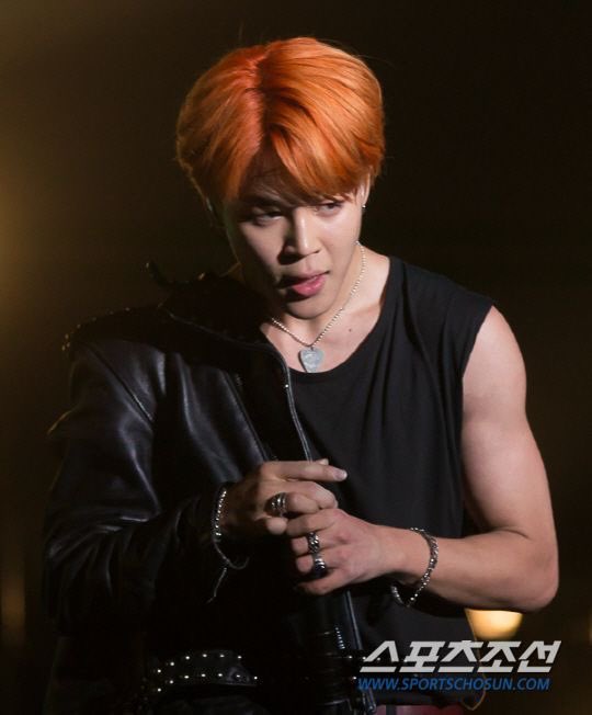 Sassy Left Shoulder continues to smack me the face yet again. PARK JIMIN!!!!!  @BTS_twt  #JIMIN  #BTSARMY  