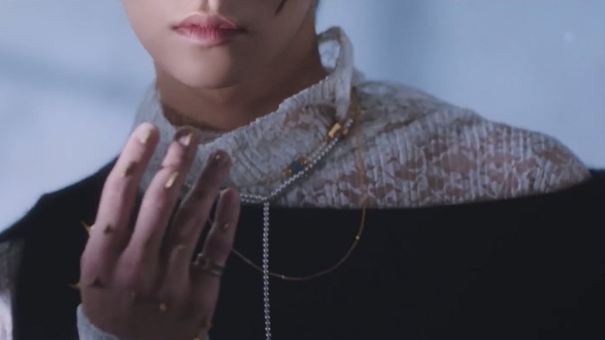 wonuvaille's tweet photo. just take a moment and appreciate the aesthetic of the clothes they wore. give their stylists alot of respect and raisee ~ https://t.co/ttU0LPznui