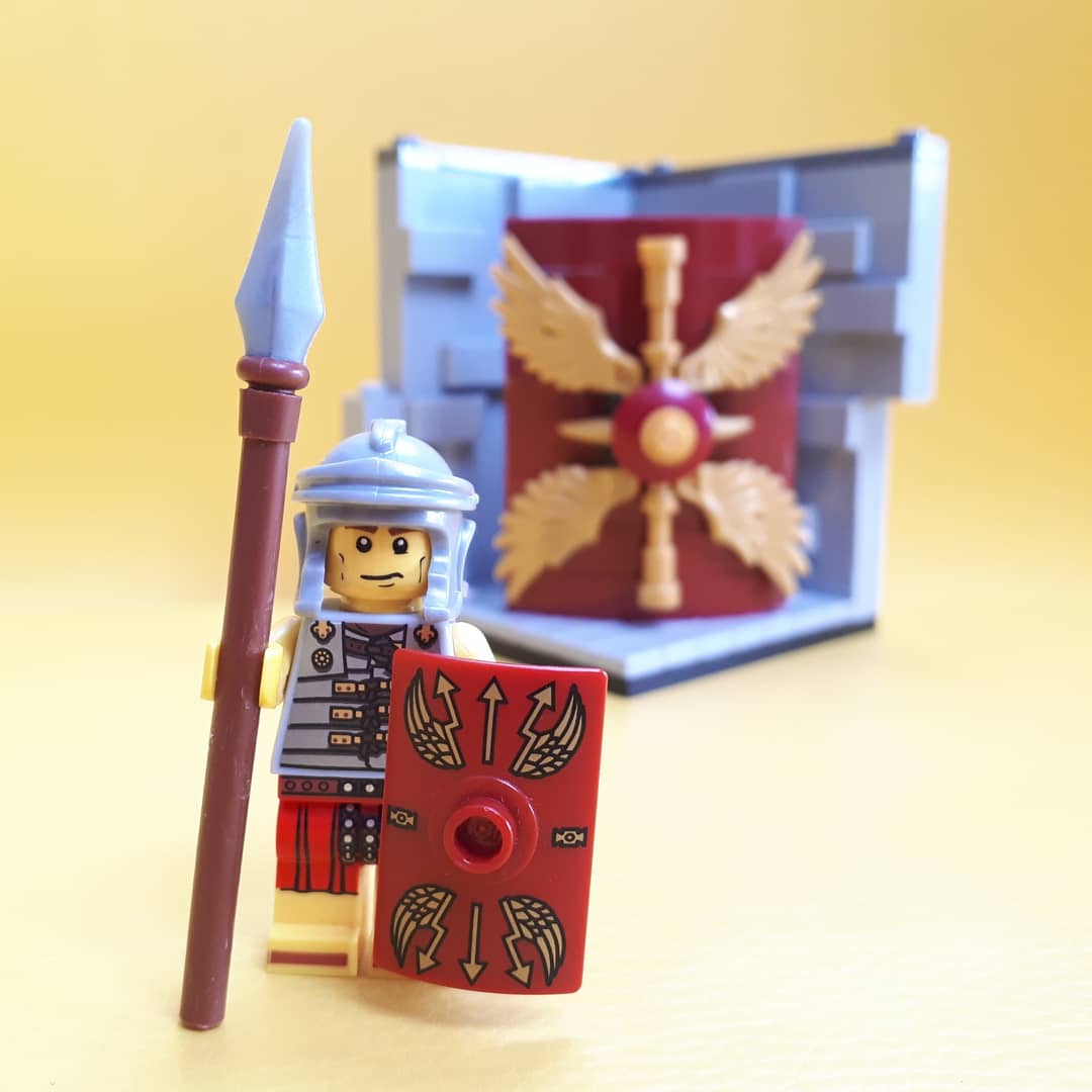on Twitter: "Series 6 Roman Soldier. It feels bit safer bigger shield! #LEGO #minifigures #minifigurehabitats #series6 #cmf #roman #soldier #Shielding https://t.co/Miyltd8ZER" /
