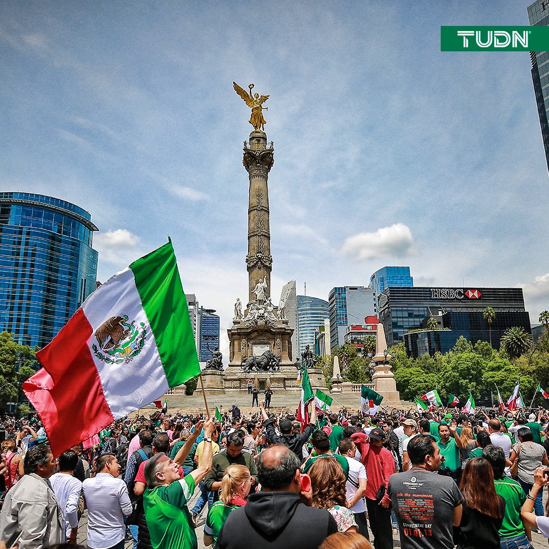 @miseleccionmx @HirvingLozano70 @11carlosV @Raul_Jimenez9 @WolvesEspanol @AGuardado18 @RafaMarquezMX @CH14_ ¡Todos al Ángel! 🙌
Fiesta nacional, @miseleccionmx le ganó al Campeón del Mundo. 🇲🇽
🇩🇪 0-1 🇲🇽
#Rusia2018 | #PasiónPorTUSelección | #MiCasaEsTuCasa https://t.co/2mnsP8MWjc