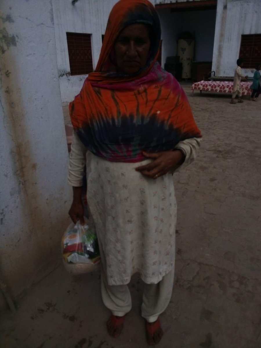 SyedMehrHaider1's tweet photo. As we practice social distancing, lets not forget the ones who are suffering the most. We’ve established Airlift Relief Fund @rideairlift to help those in need! Please dm me if you would like to contribute. 
P.S- Photo taken with consent. 
@usmangul  @aatif_awan  @IHurriyeh https://t.co/JFA8KP9mO6