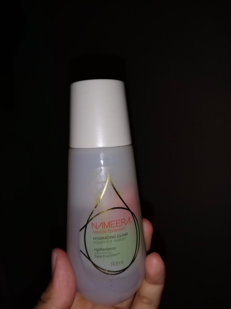 nameera hydrating glow essence water 
Kondisi udah terpakai 50%

50ribu