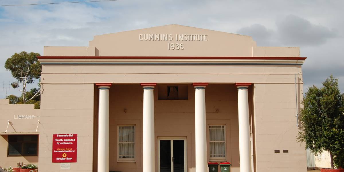 SA Health says more than 200 people who attended the Town Hall meeting with @Senator_Patrick in Cummins on March 17 must self isolate, after he tested positive to the #coronavirus <a href="/SpencerGulfNN/">Spencer Gulf Nightly News</a>