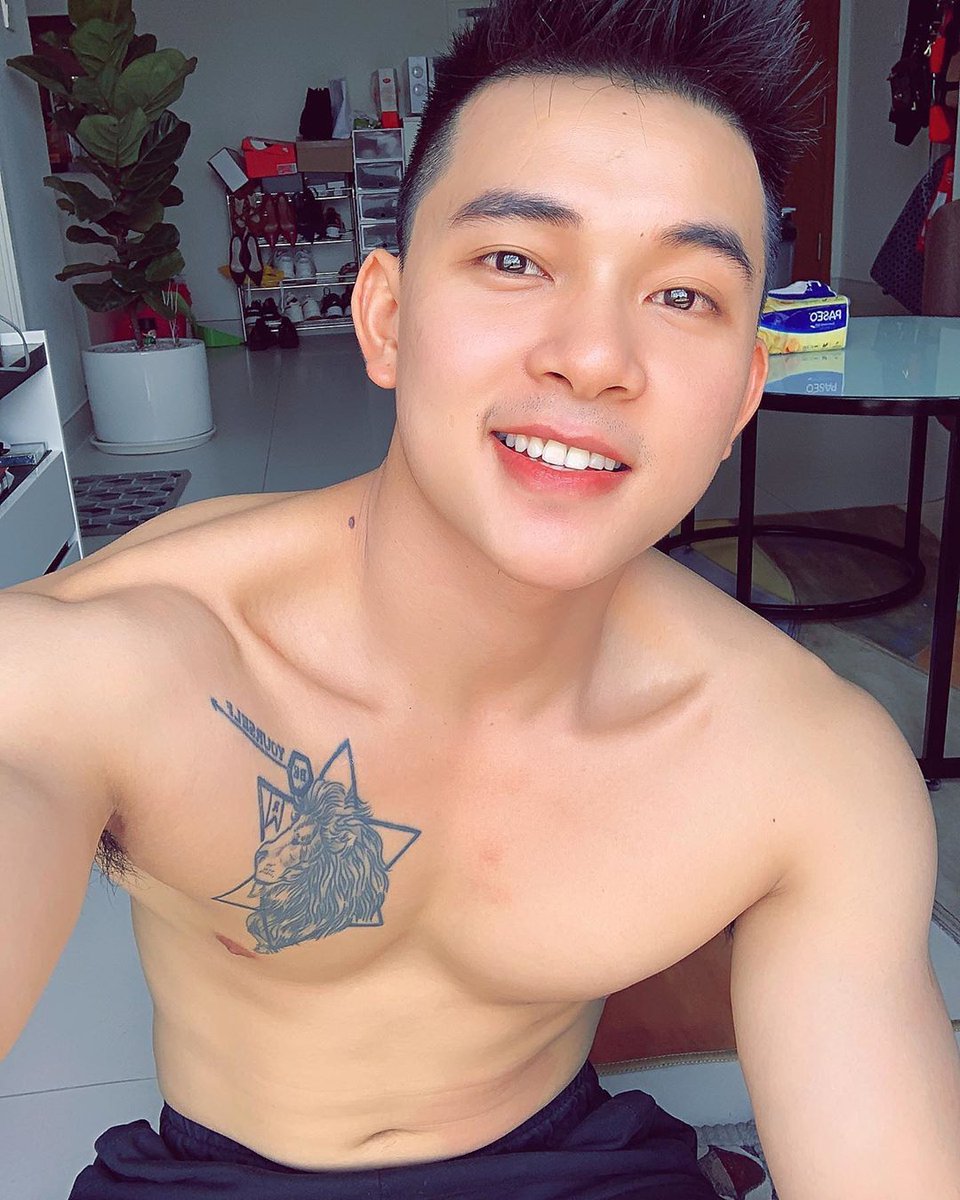 YGAlex3's tweet photo. Ig: david.ray93
#davidray #asianboy #vietnameseboy #lunch #gym #cuteandsexy #sexyboy #GoodMorning #gym https://t.co/pITxCXh2xc