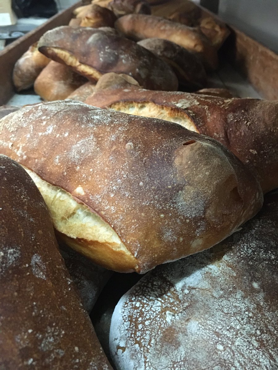 PanaJoseMaria's tweet image. Pan de agua, aceite y sal 👌🏼 #FelizMartes 💪🏼 Seguimos